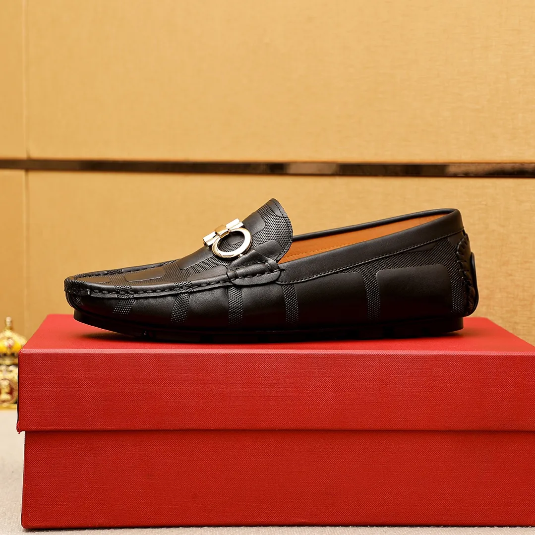 Men's shoes 💰360 💐 Product trademark: Ferragamo "Ferragamo" bean shoes Regular size: 38-44 (45.46🉑️customized) Product materials: Selected imported calfskin embossed upper + classic hardware buckle, imported pig leather lining. Strong three-dimensional visual effect, original outsole color: 1⃣️color optional